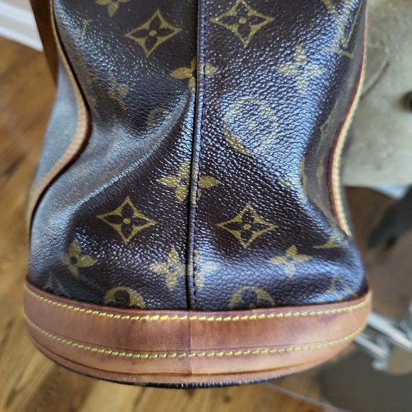 Louis Vuitton Monogram Bucket 27 GM Shoulder Bag.. Authentic,,w/COA... - Picture 14 of 16